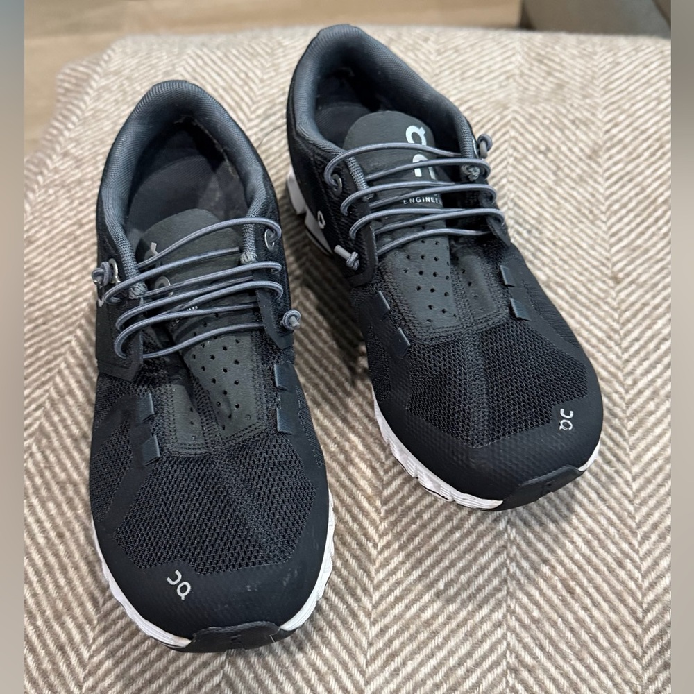 Womens ON Cloud Sneakers | Sz. 36.5